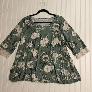 Crochet Sleeve Floral Tunic size 18/20